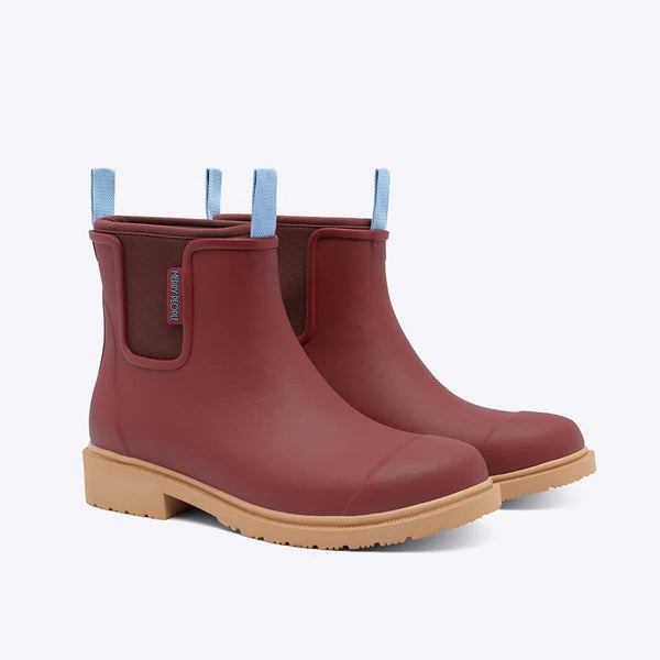 02_Bobbi_Website_BrickRed_Angle.webp