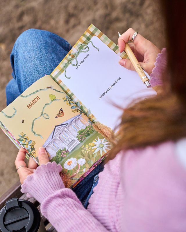 2027 Illustrated Diary
