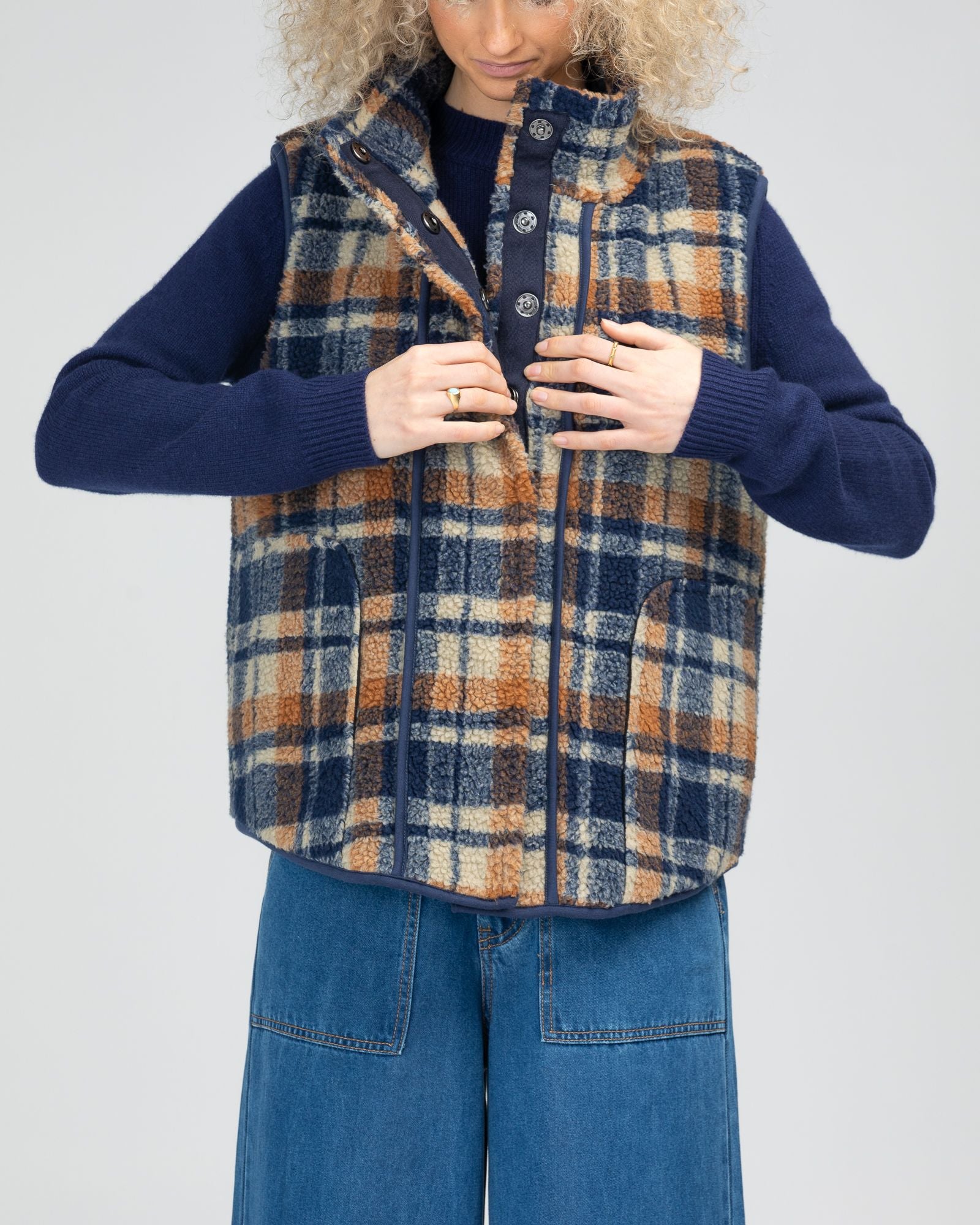 Alba Vest- Navy/Brown