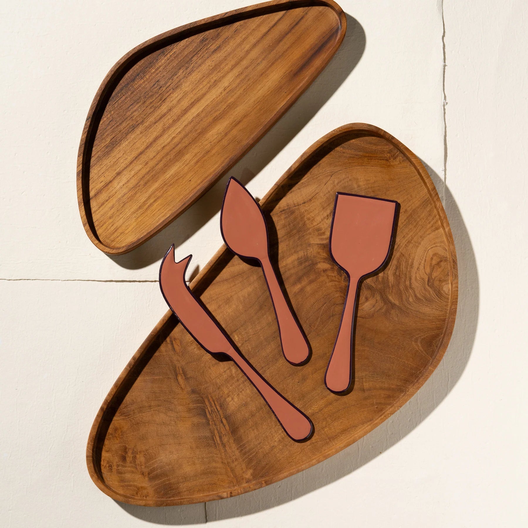 Inartisan Alder Enamel Cheese Knife Set in Pepperberry