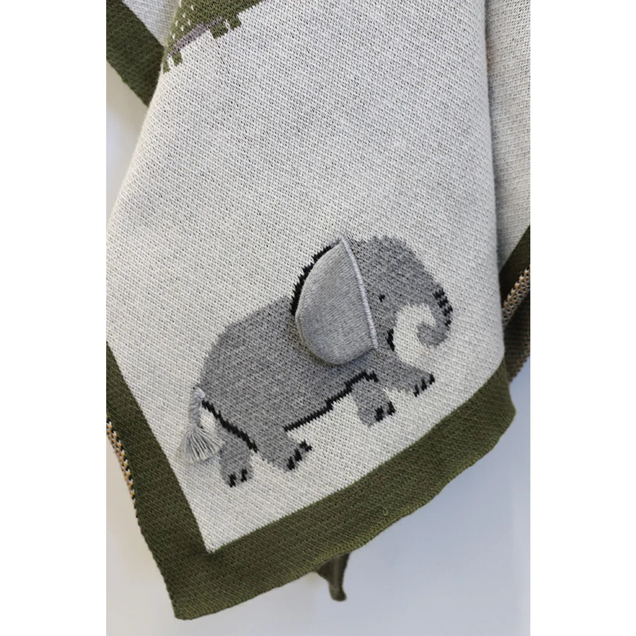 AnimalPlaytimeBlanket-Detail_0838d17e-1251-4a7c-972b-ee0e12df11d4.webp