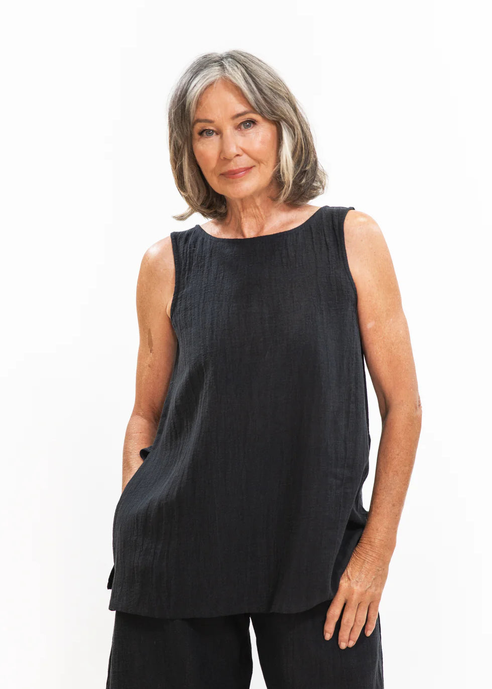 Eva's Sunday Asher Top in Black Crush Linen