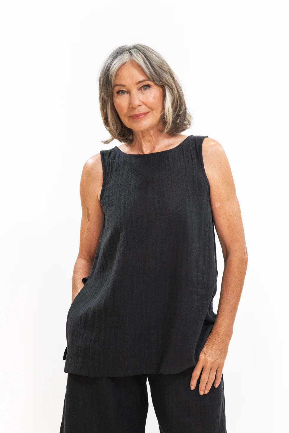 Eva's Sunday Asher Top in Black Crush Linen