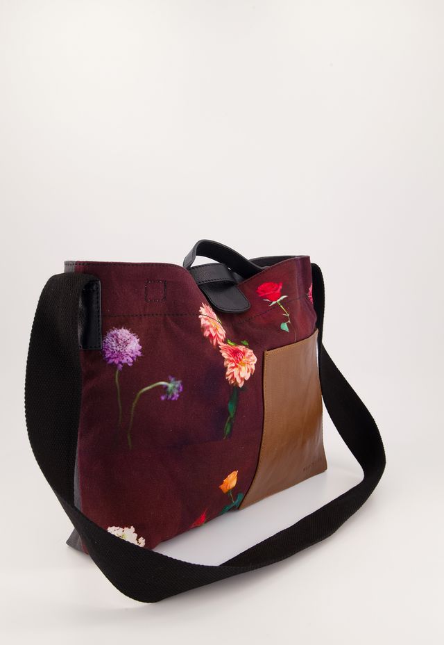 Assemble Tote- Still Life