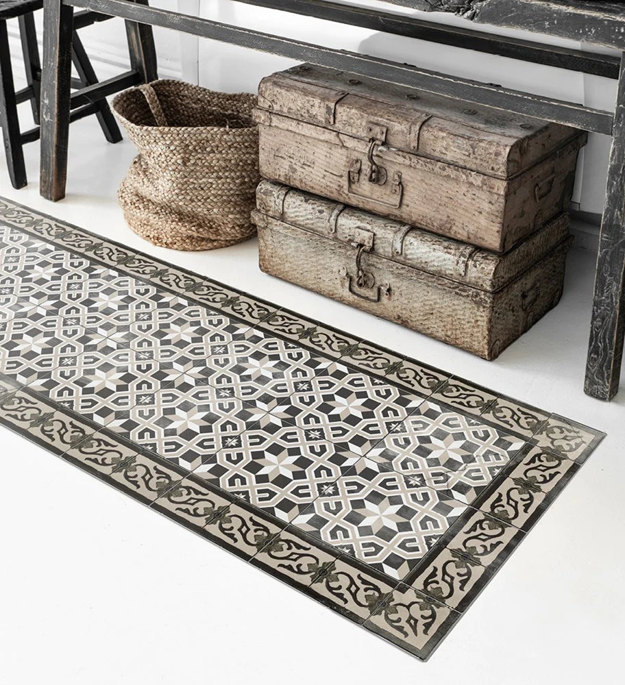 BeijaFlor-Gothic-black-VinylRug.webp