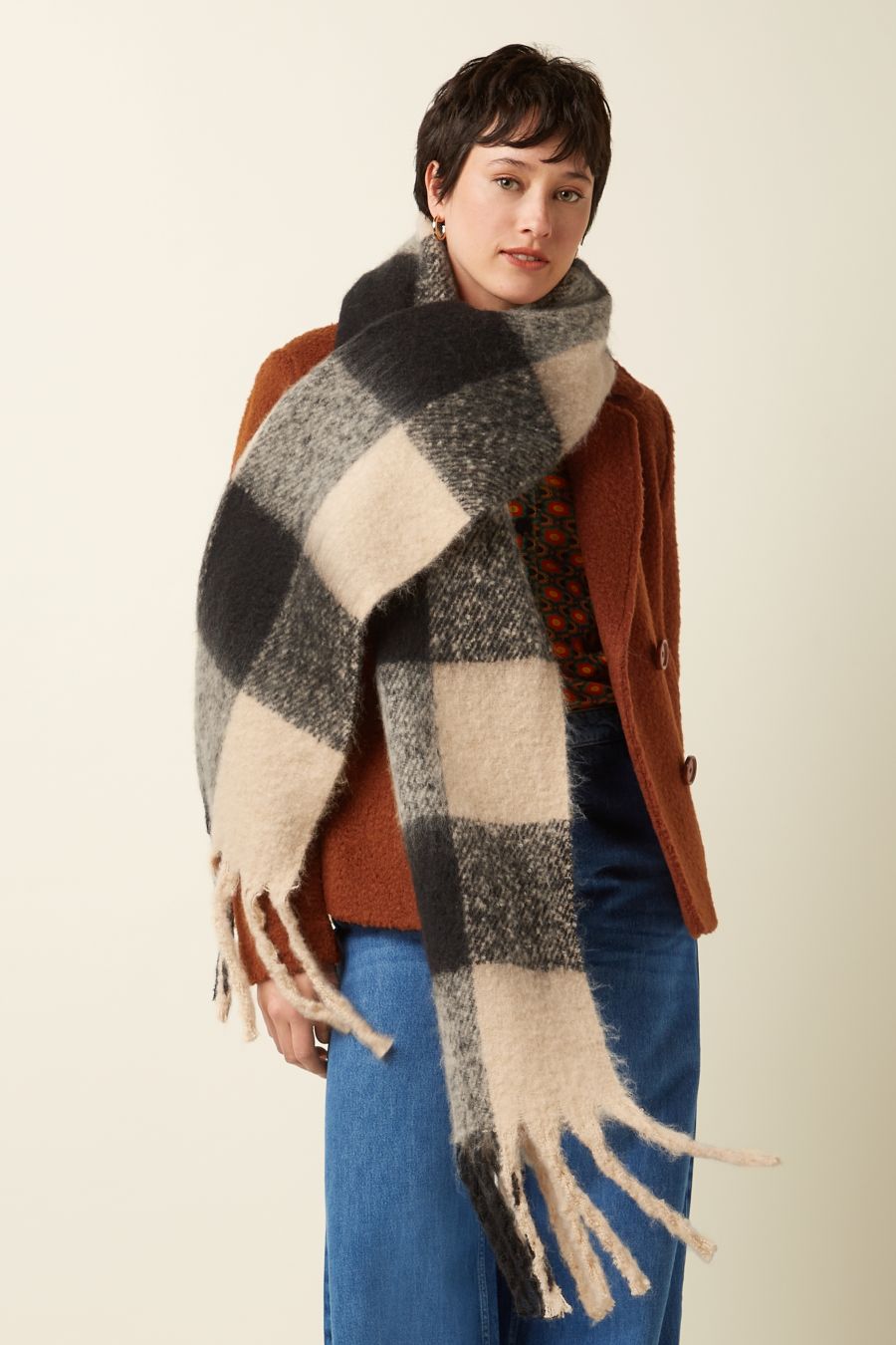 Check Scarf- Black
