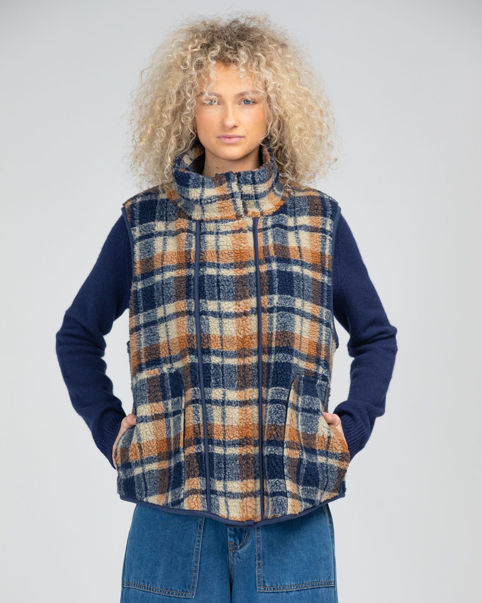 Alba Vest- Navy/Brown
