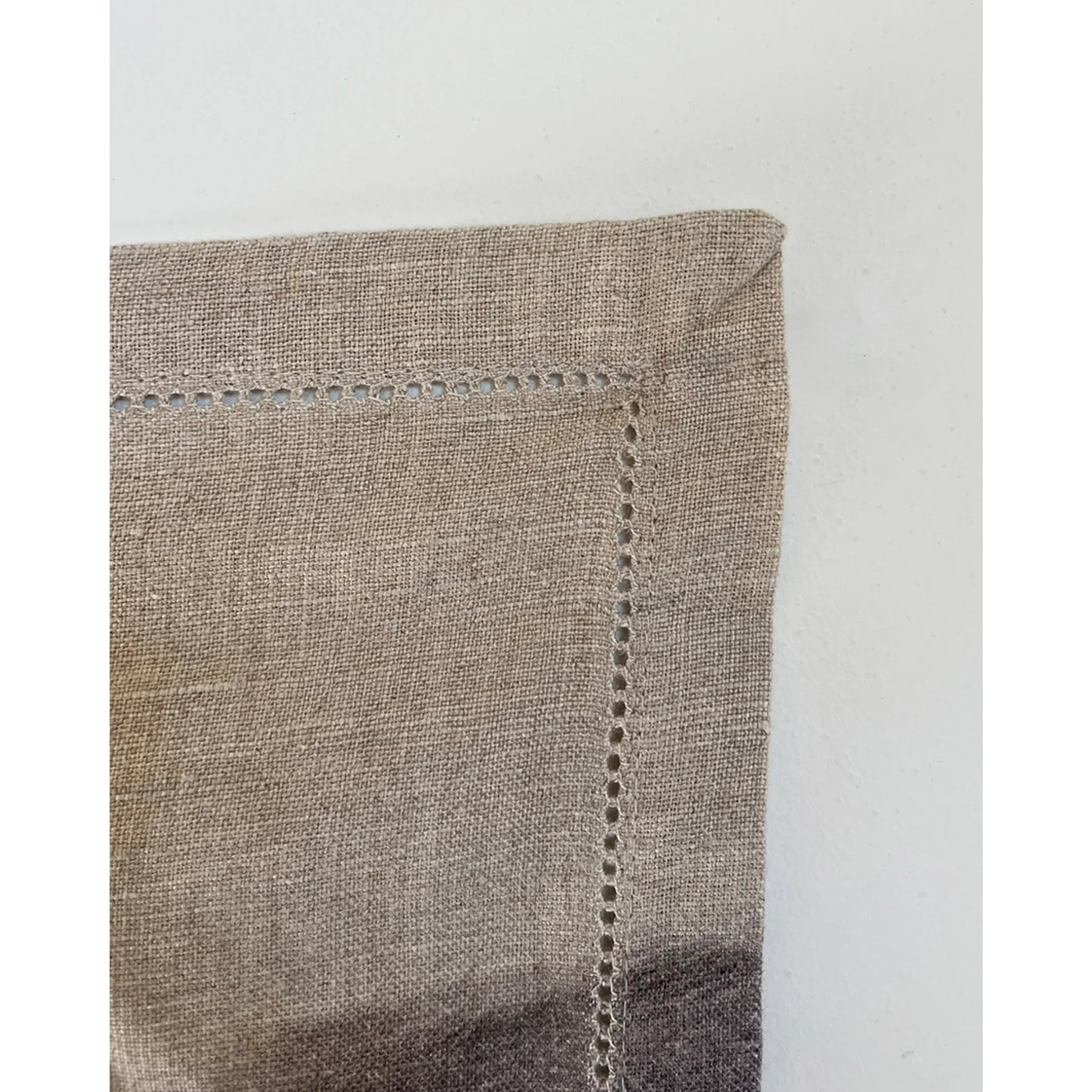 CCInteriorsLakeHayesLinenNapkin-Detail.webp