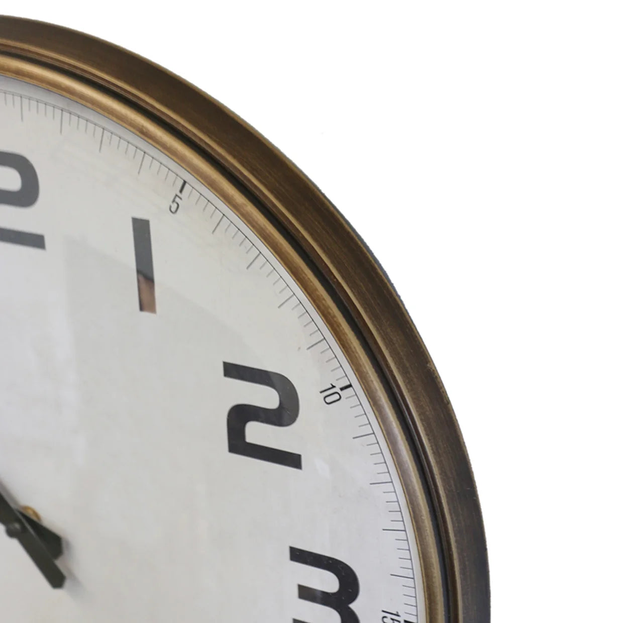 CCInteriorsWallClockinBrassFinish-detail.webp