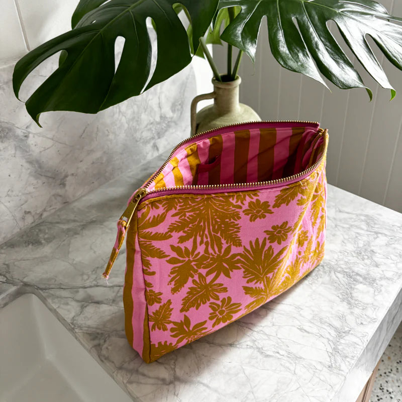 CosmeticBag_Orchid_LocoLiving-17_a5664411-d9d9-4832-9316-93e918776eda.webp