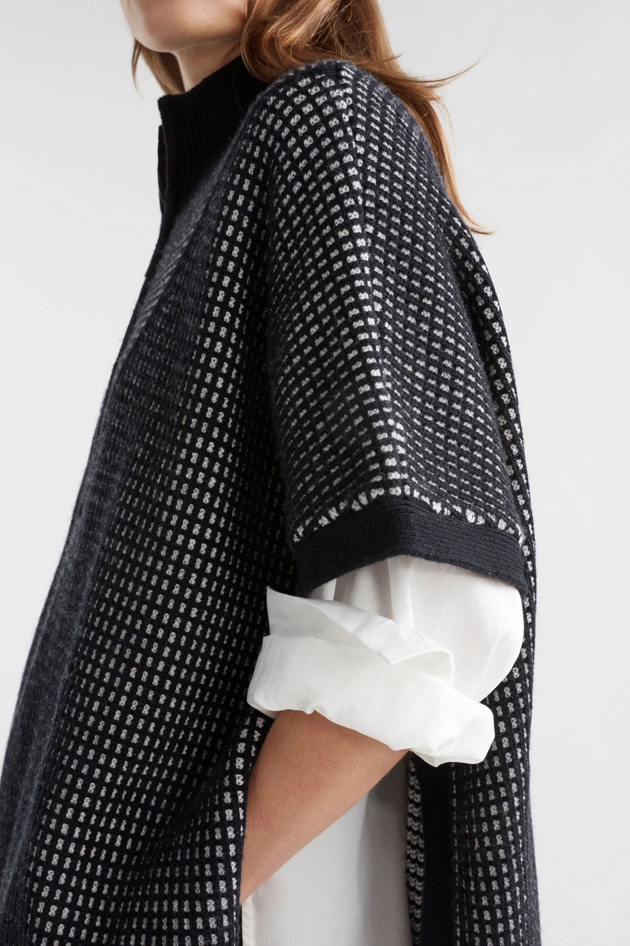 Cheil Poncho- Black & White