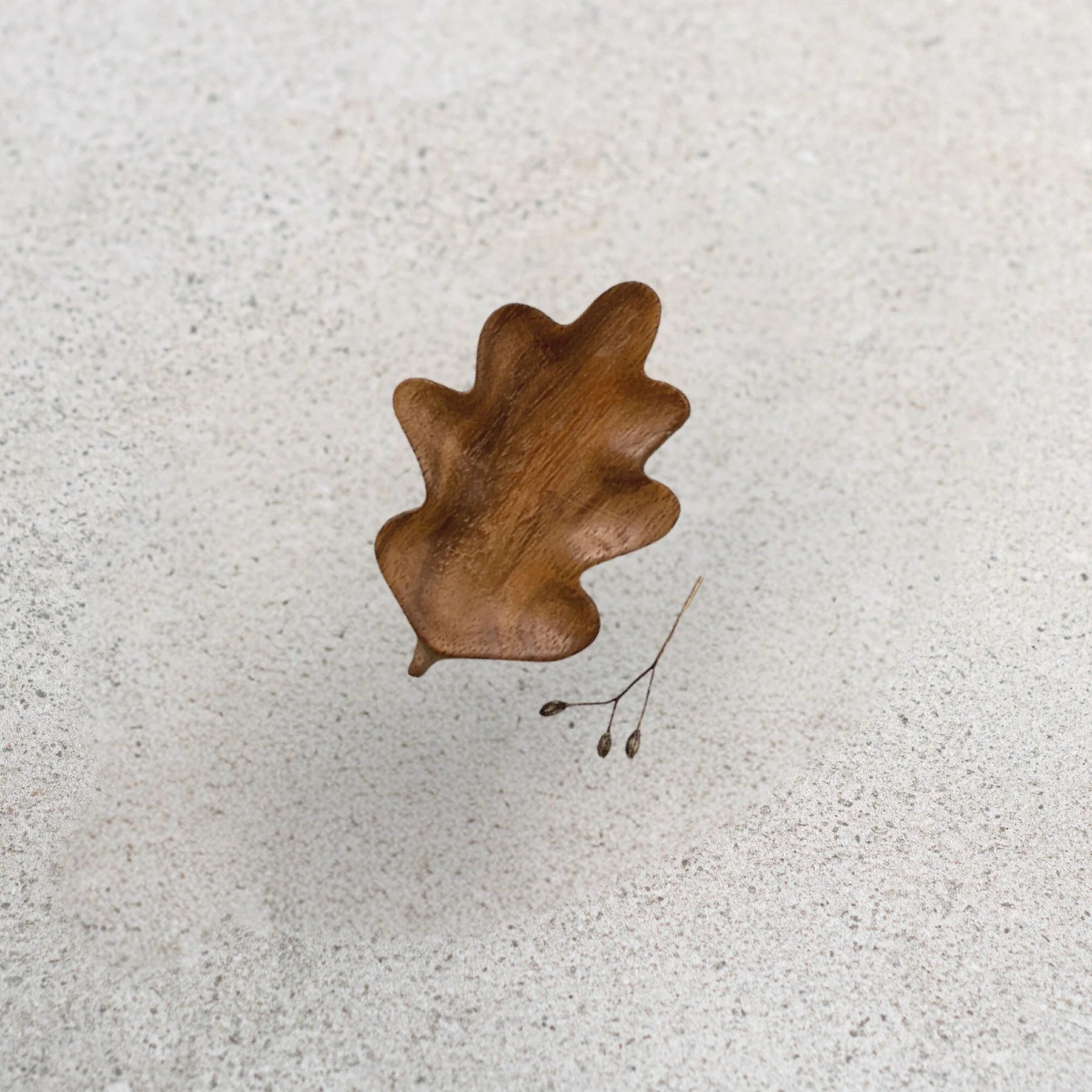 EastofIndia-FlatLeafDish-Oak.webp