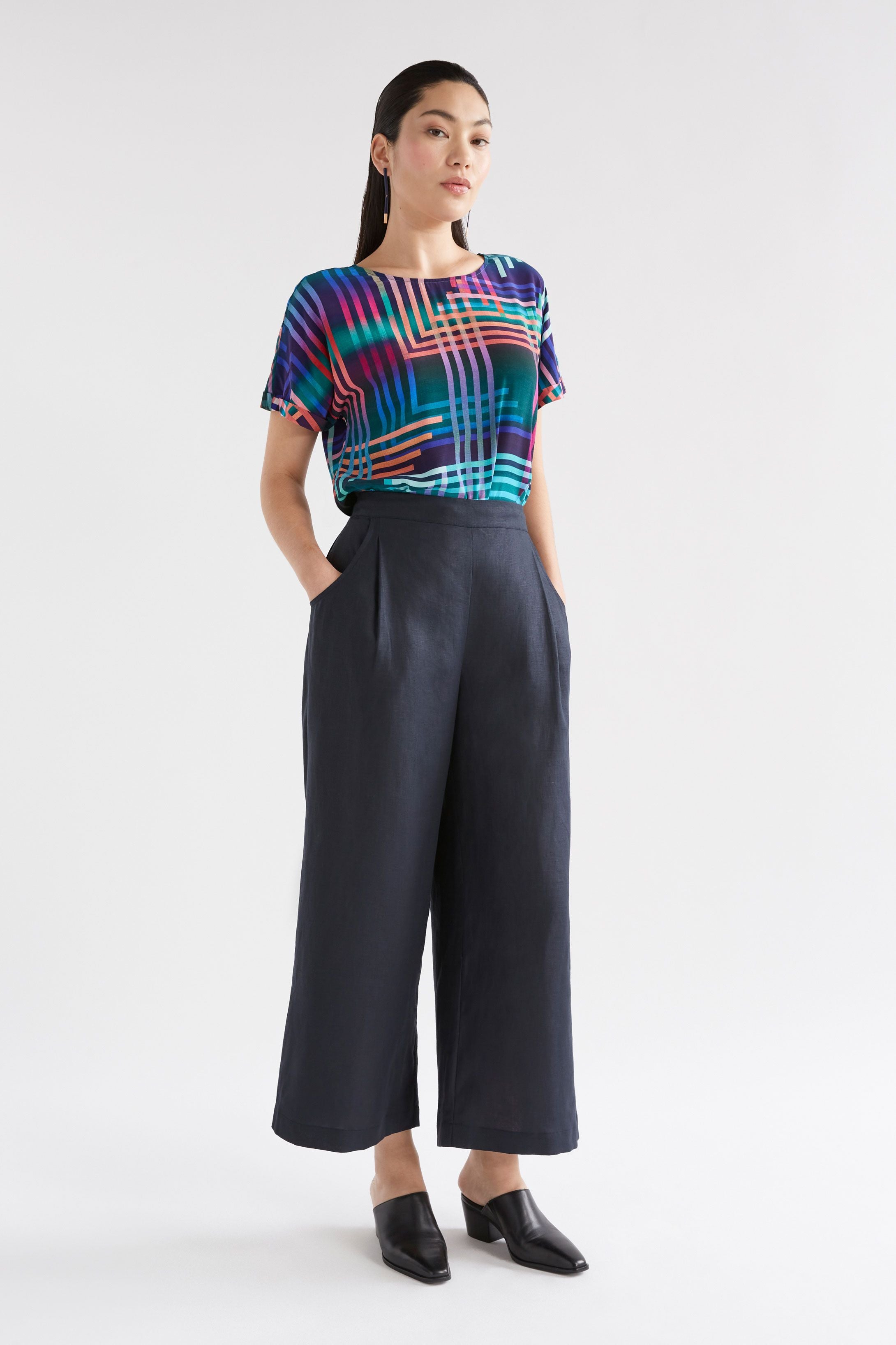 Eryn Top- Navy Ligheten Print