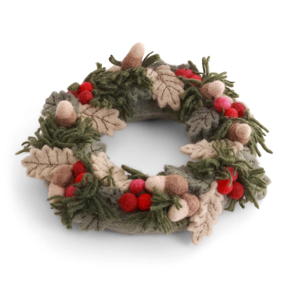 Gry_SifChristmasWreathRedBerries_Acorns.webp