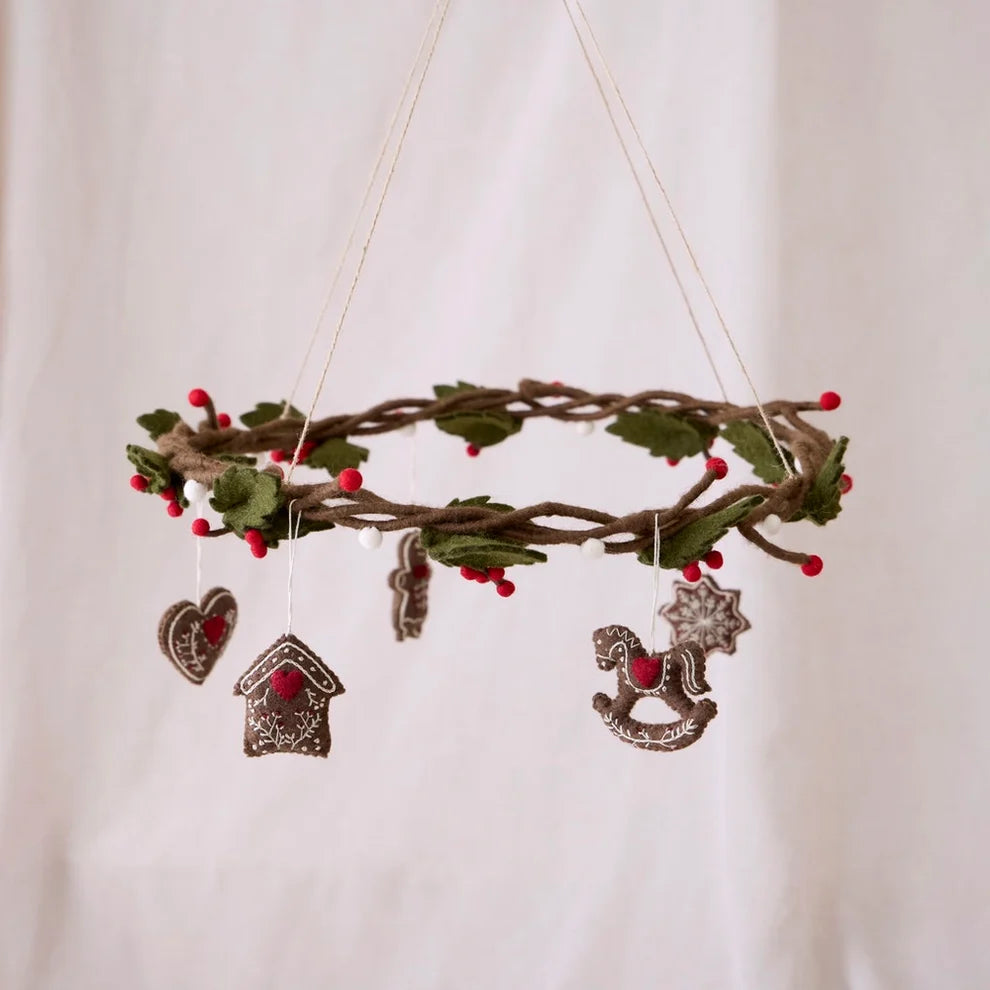 Hanging Felt Wreath w Holly