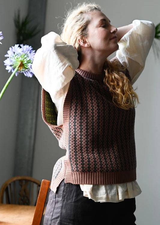 Jo-Vest-Clove-Amelia-Top-Cream-Tessa-Pant-Jet_DSC0660_544x800_0529388e-c19e-45fe-b3d3-b692eaab713d.webp