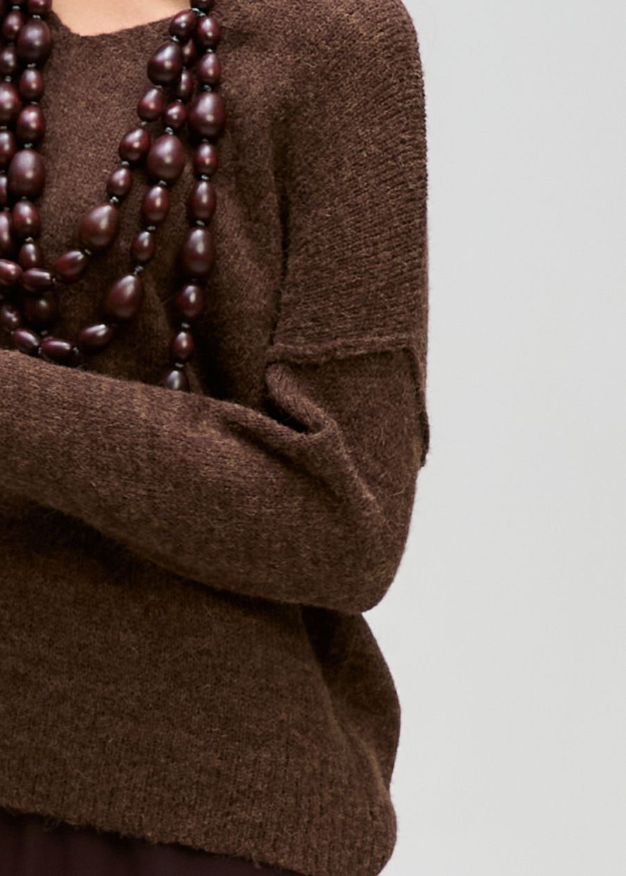 Fluffy V Knit- Cocoa
