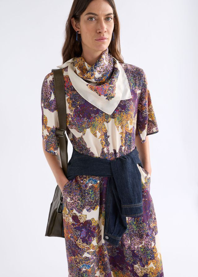 LantisScarf-ELK-Model.jpg