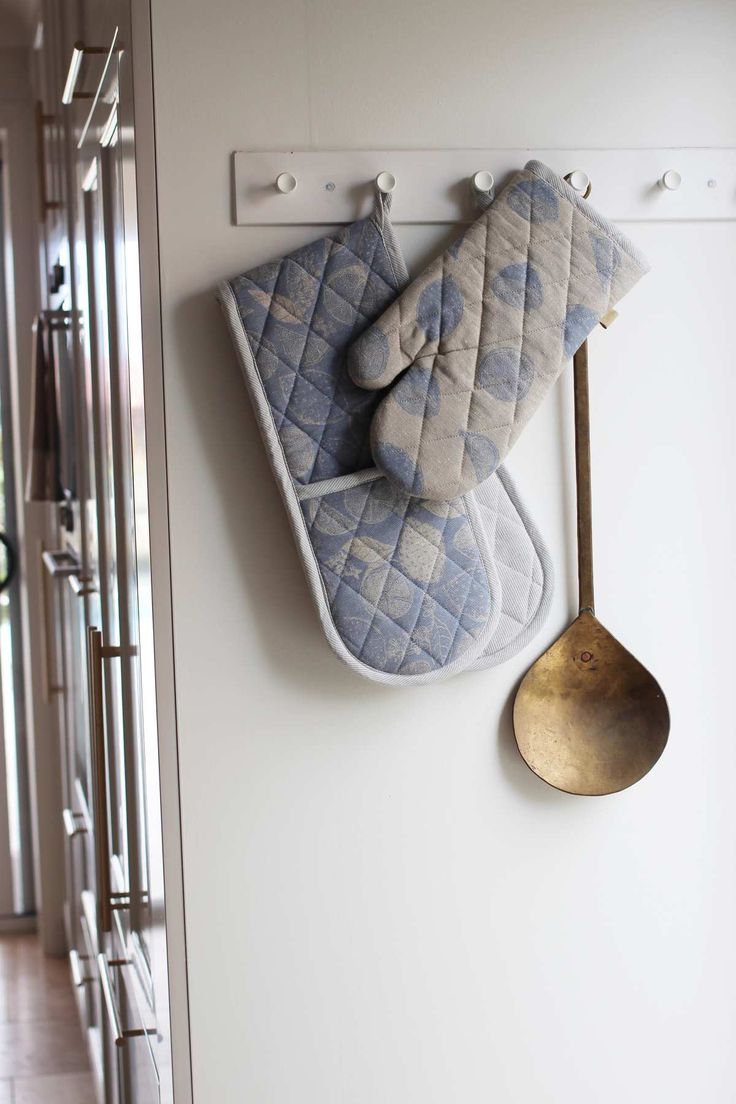Raine & Humble Lemon Marmalade Double Oven Glove in Blue