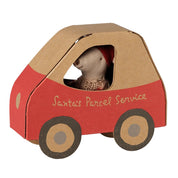 Christmas Mouse Little Sister in Car