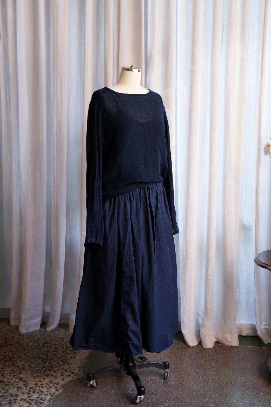 Lilly Top-Light Linen Gauze-Dark Navy