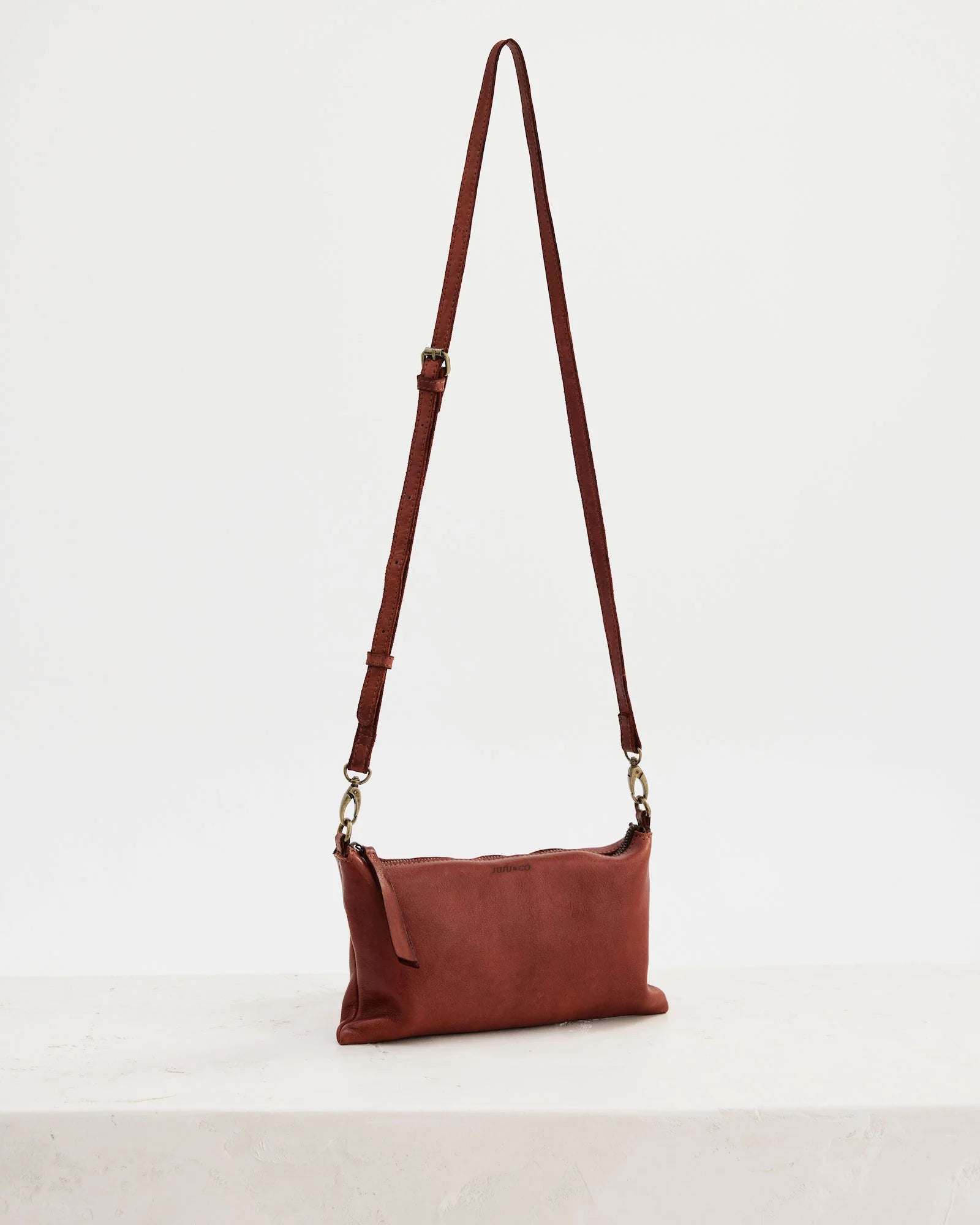 Monterey-Crossbody_Cognac.webp