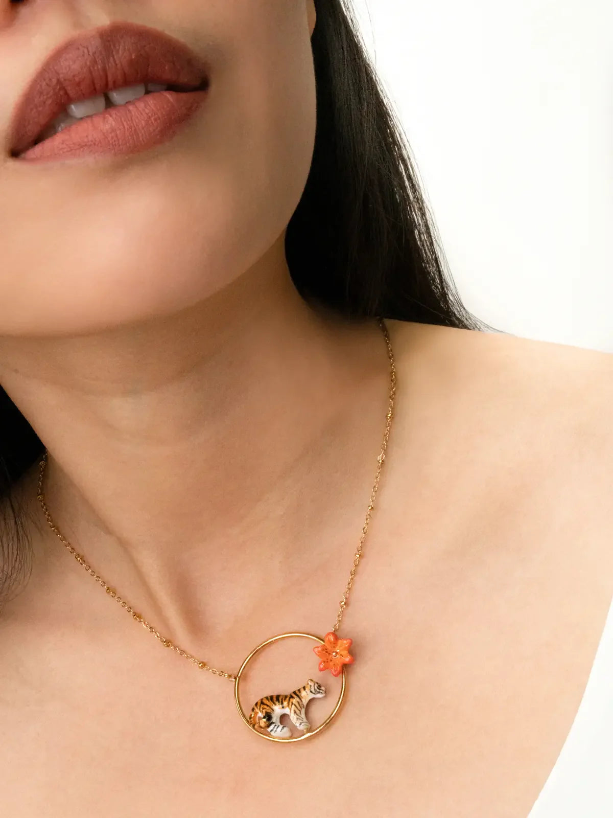 RoundTiger_LilyNecklace-Nach.webp