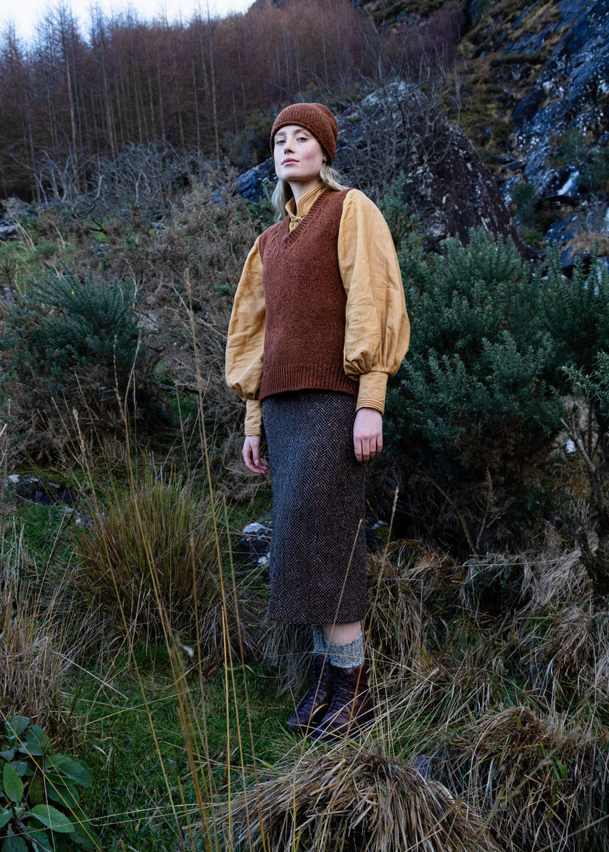 Fisherman Out of Ireland V Neck Vest with side Slits in Copper