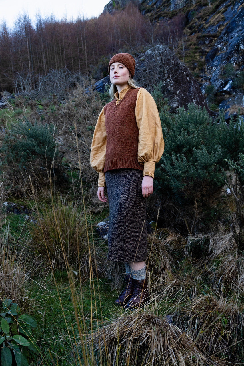 Fisherman Out of Ireland V Neck Vest with side Slits in Copper