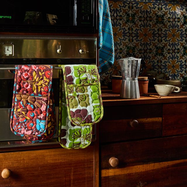 SagexClare-DoubleOvenMitts_fe22d181-88e1-427e-8b4a-7c239ae1d1af.jpg