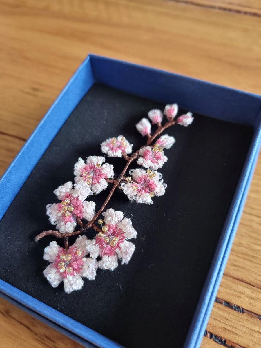 SakuraBrooch-Trovelore.jpg
