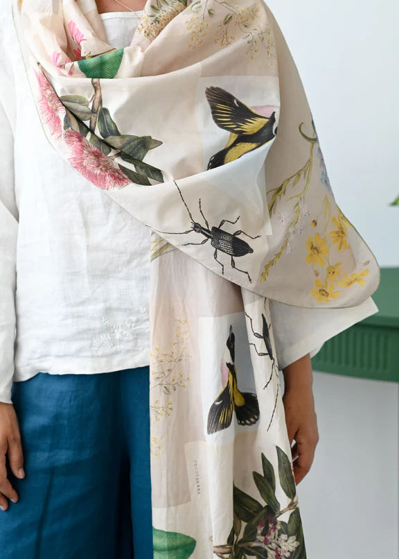 Scarf-Natural-World-Annite-Top-White_DSC4503_576x864_24694dba-1293-42db-90ce-fecba9a15745.webp