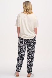 Kinsley T-Shirt- 70s Folk Floral