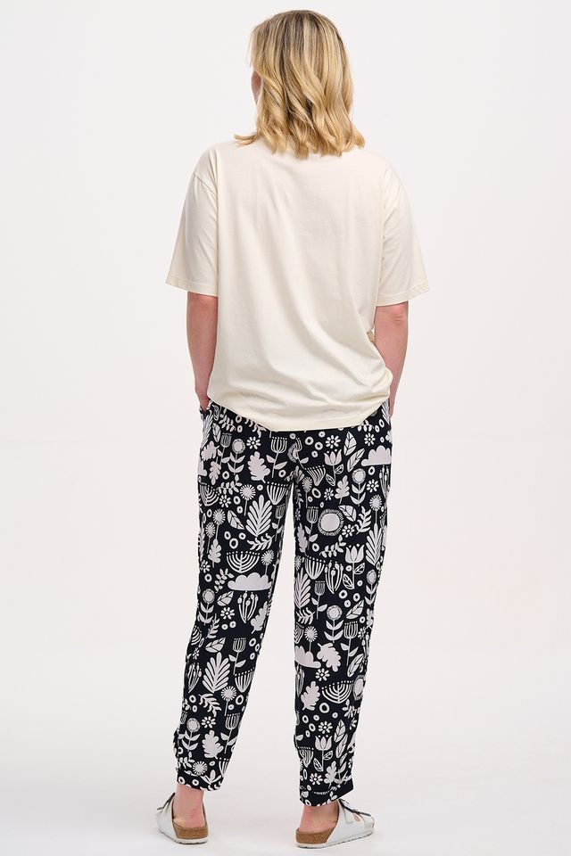 Kinsley T-Shirt- 70s Folk Floral