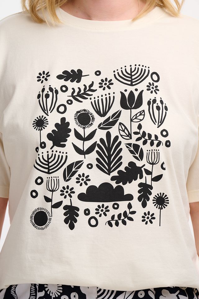 Kinsley T-Shirt- 70s Folk Floral