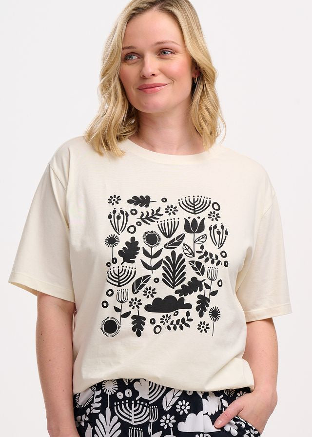Sugarhill Brighton Kinley Relaxed Cotton T-Shirt in 70s Folk Floral print