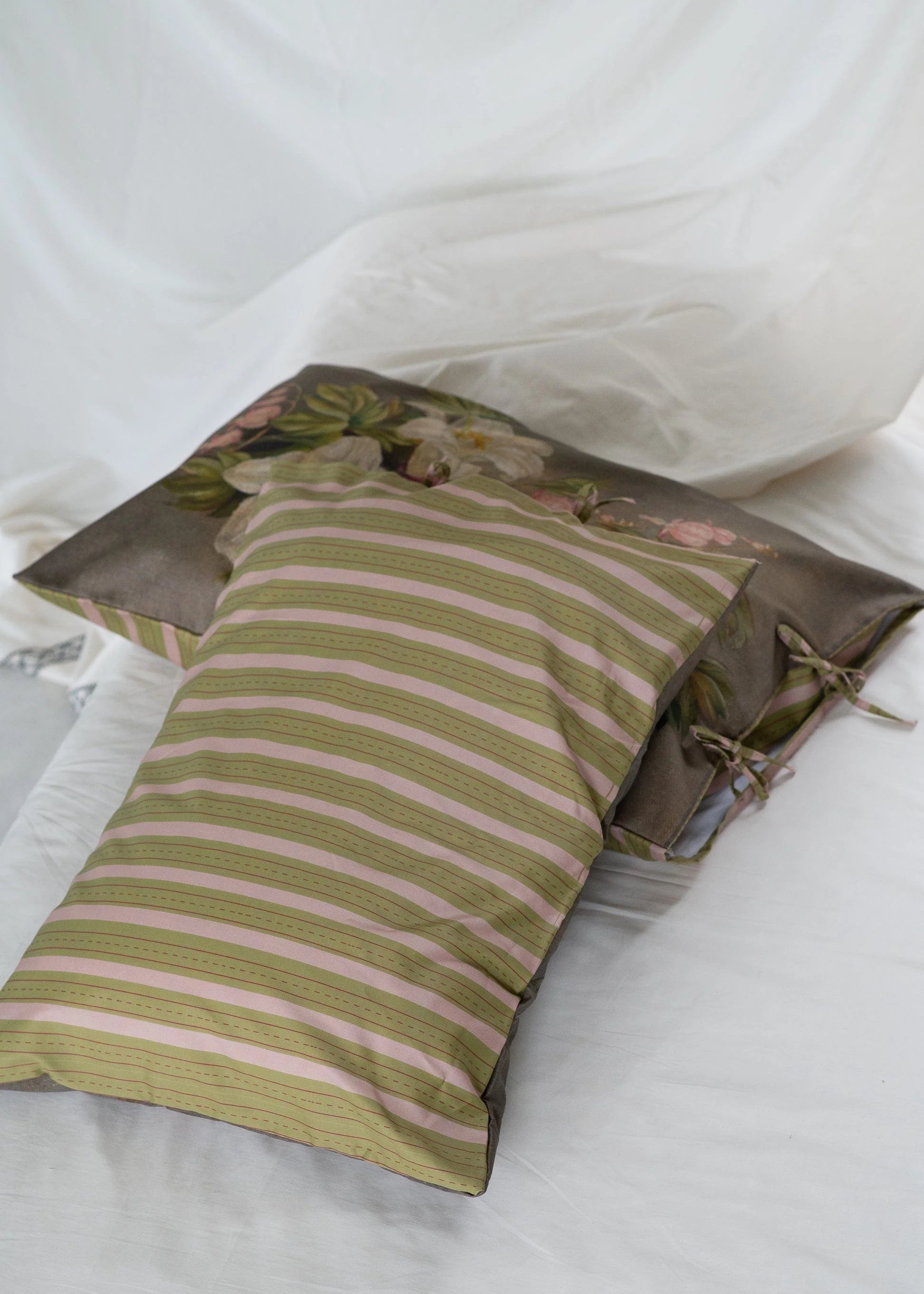 Tigerlily-pillowcase-back_1944x2916_305d2496-5fdc-43b0-9574-85ef10fe4259.webp