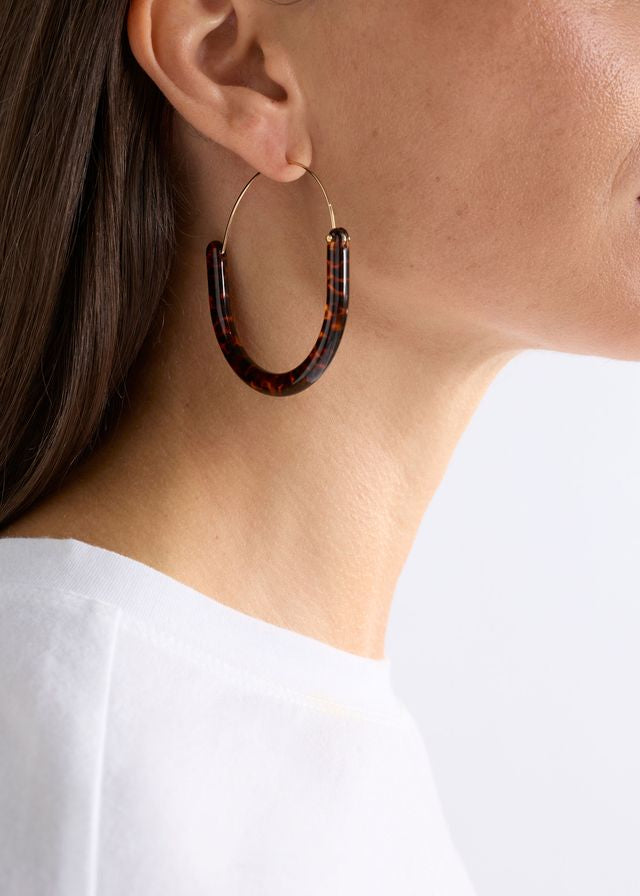 ELK the Label Aki Hoop Earrings in Tortoiseshell Speckle