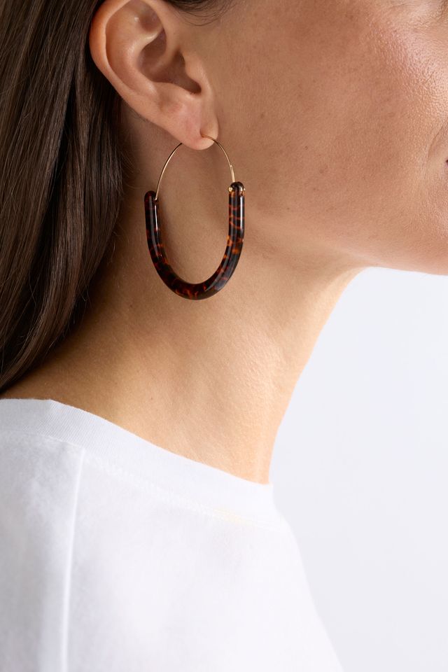 ELK the Label Aki Hoop Earrings in Tortoiseshell Speckle