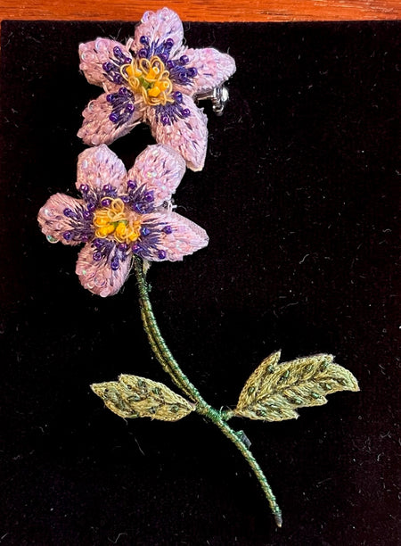 Trovelore Viola Embroidered Brooch