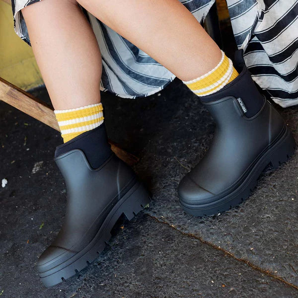 Tully Boot- Black & Black