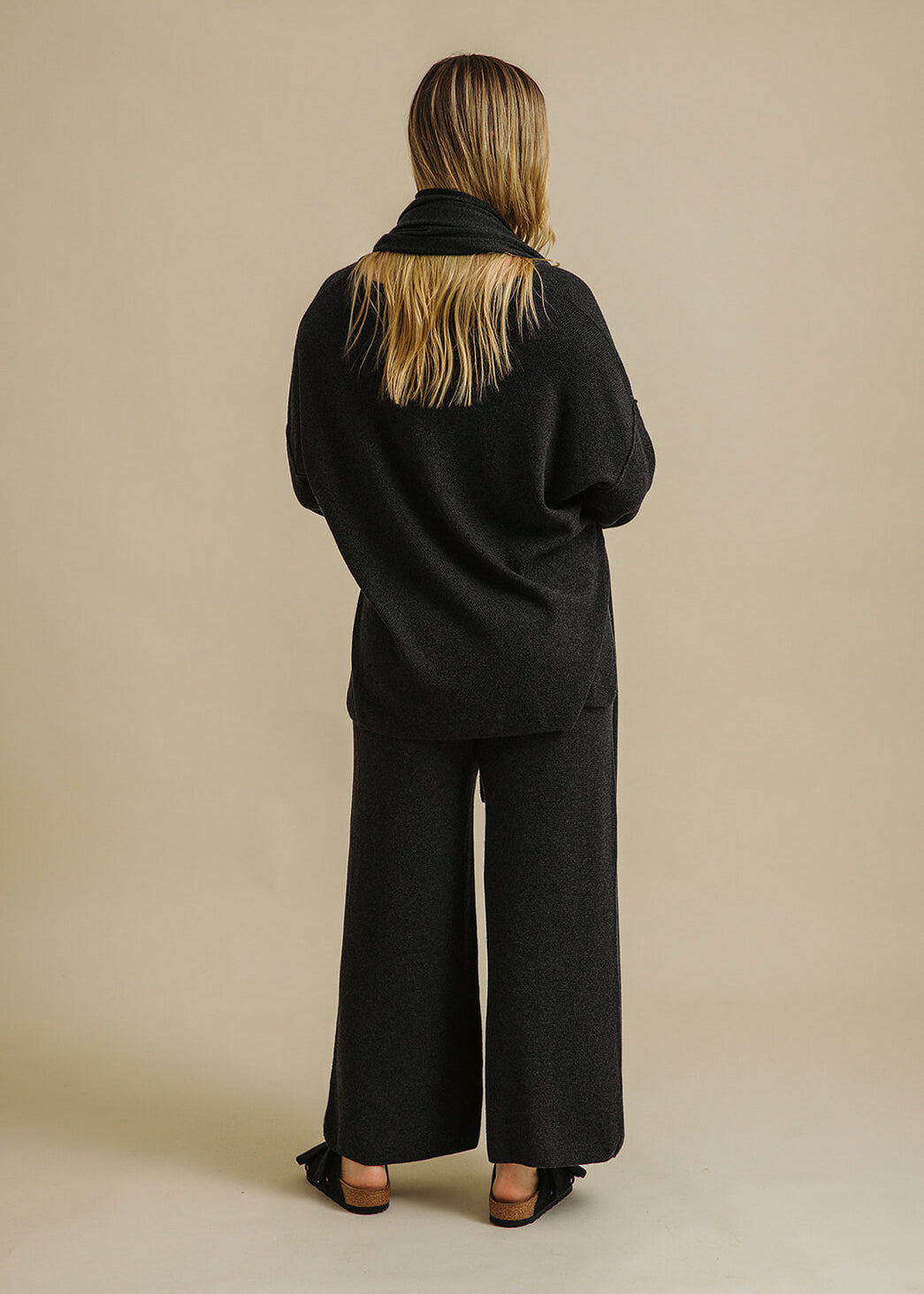 WinterRetreatPullover-GhostGrey-Back.jpg