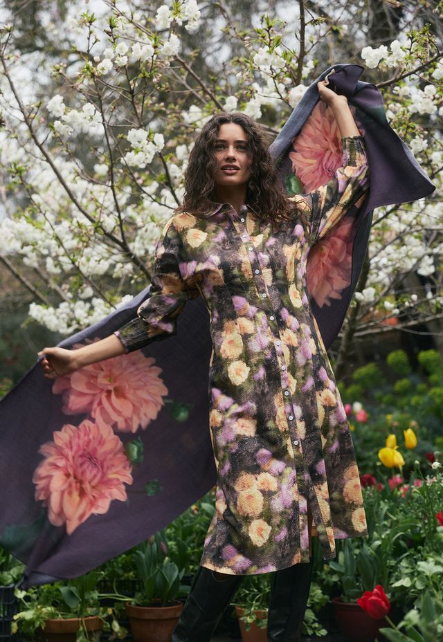 Wool_Scarf-Dahlia1_bb1736ed-7b9a-4ad0-81ec-97884a1f9c50.jpg