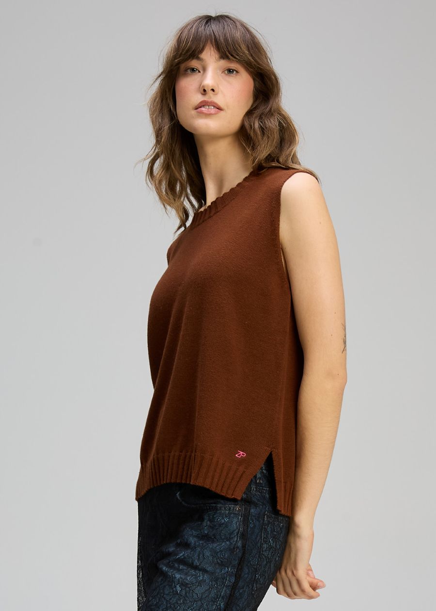 Zaket & Plover Essential Vest in Chestnut