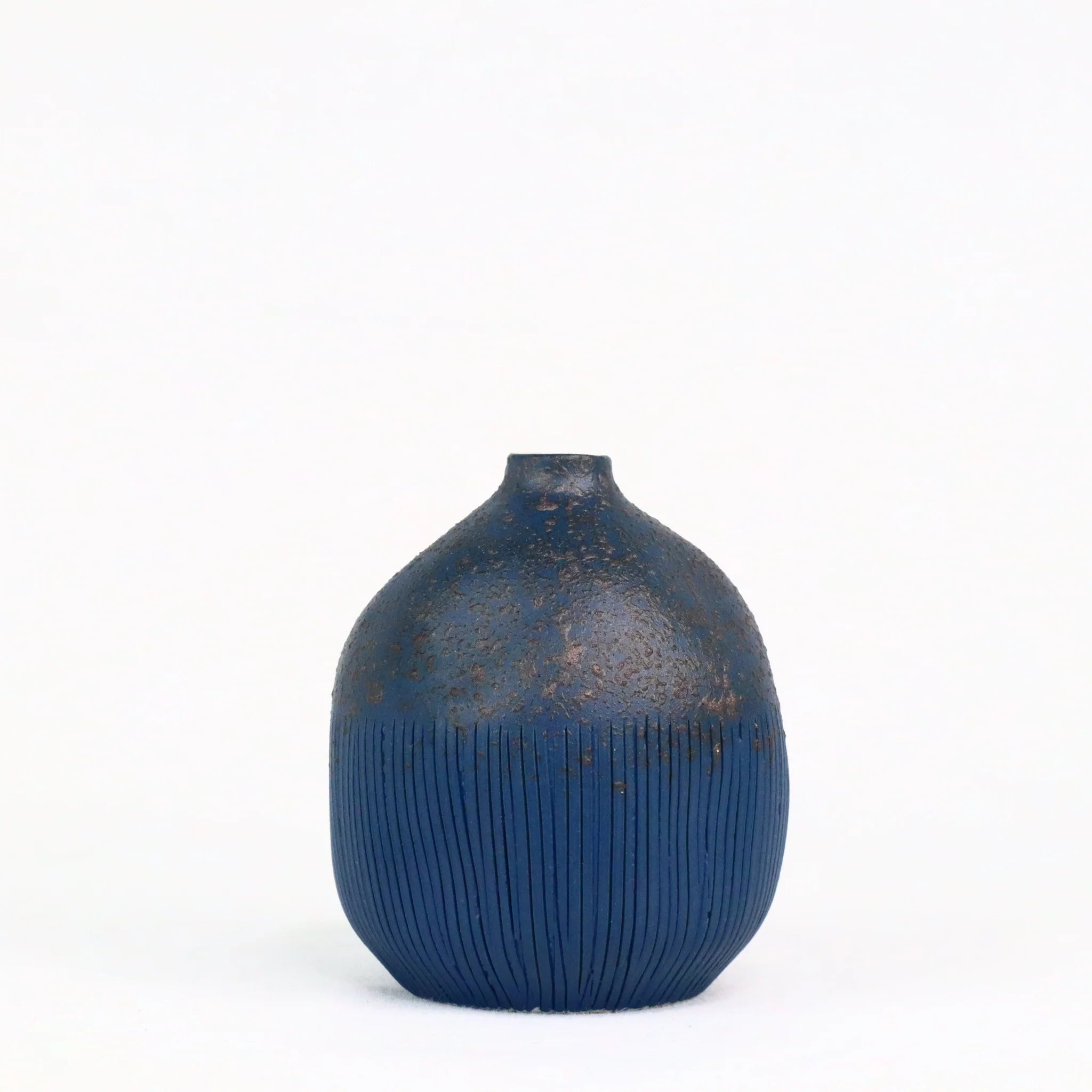 cucumis-vase-ceramics-Roshi-blue-speckle-small.webp