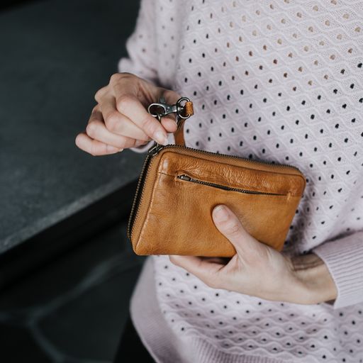 Dusky Robin Jean Medium Purse in Tan